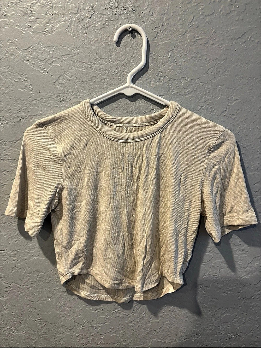 Lululemon Curved Hem Cropped T-Shirt Cream Size 6